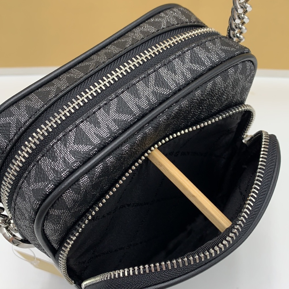 MICHAEL KORS
Jet Set Travel Medium Signature Logo Crossbody
COLOR BLACK SILVER - Picture 10 of 16